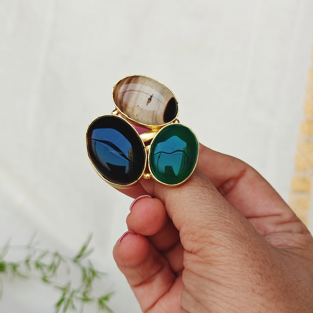 Large cab stones trio finger ring