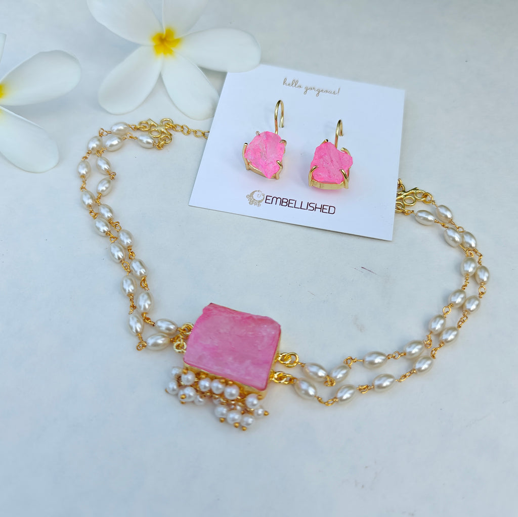 Stone Centerpiece Pearls Choker set