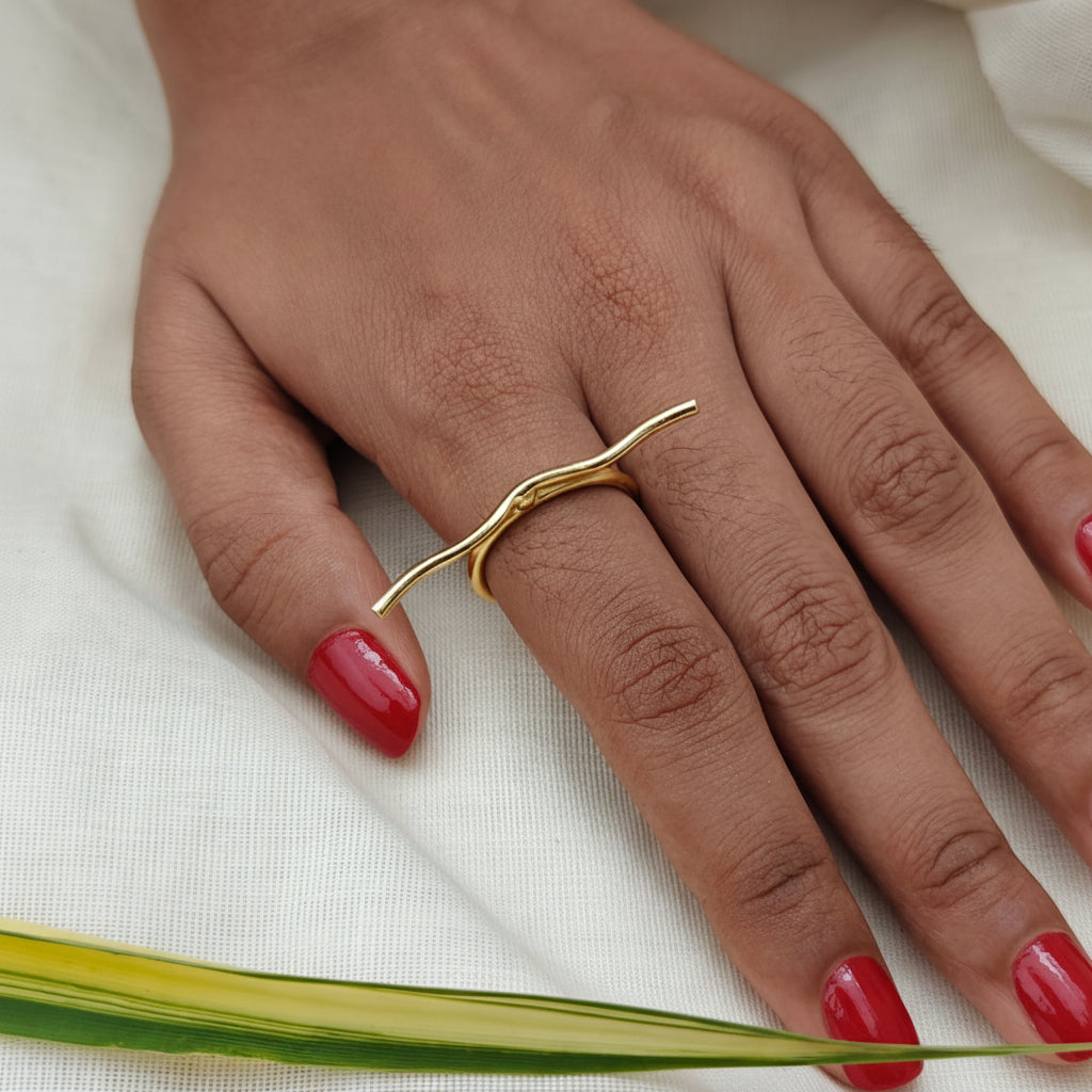 Golden Wave finger ring