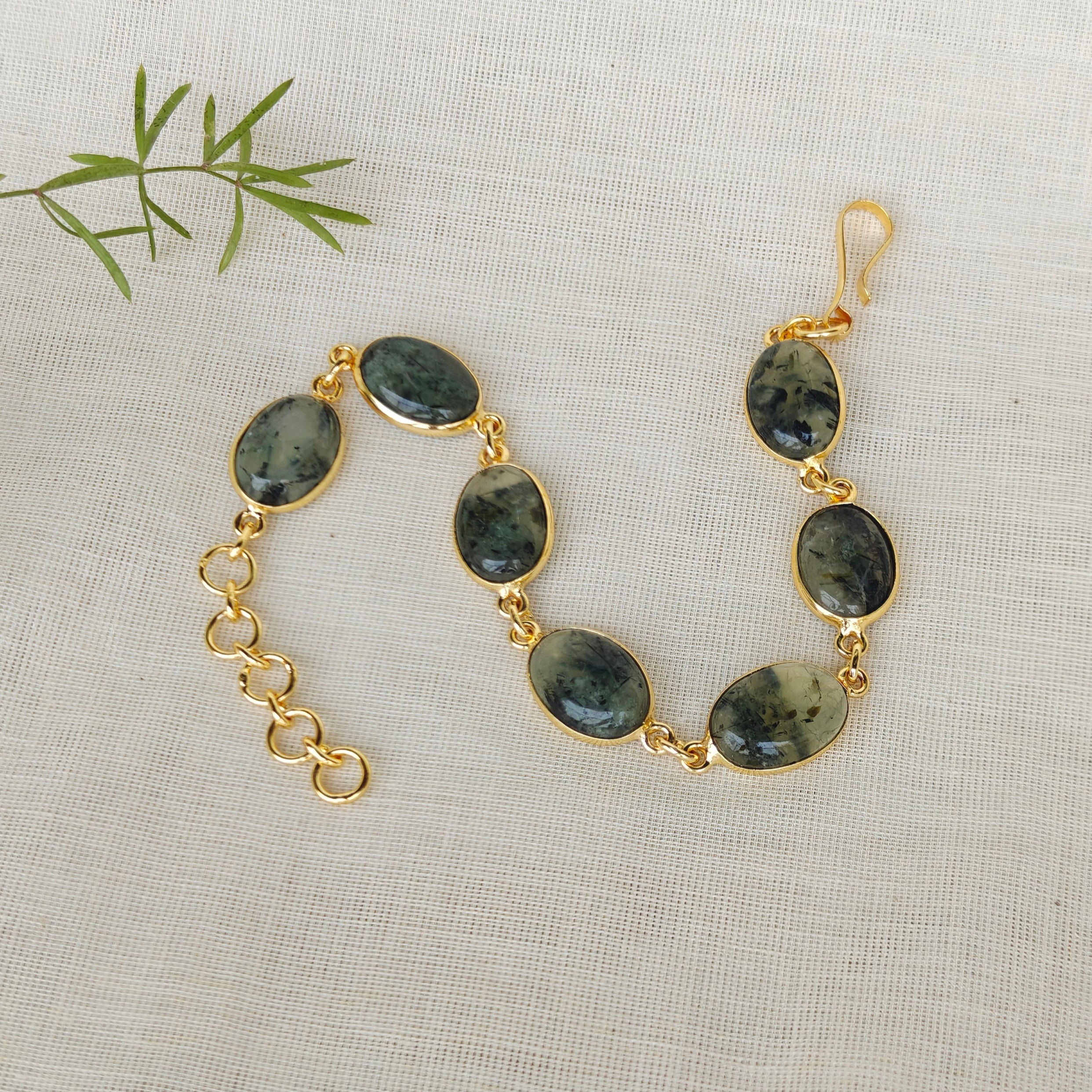 Natural stones slim bracelet