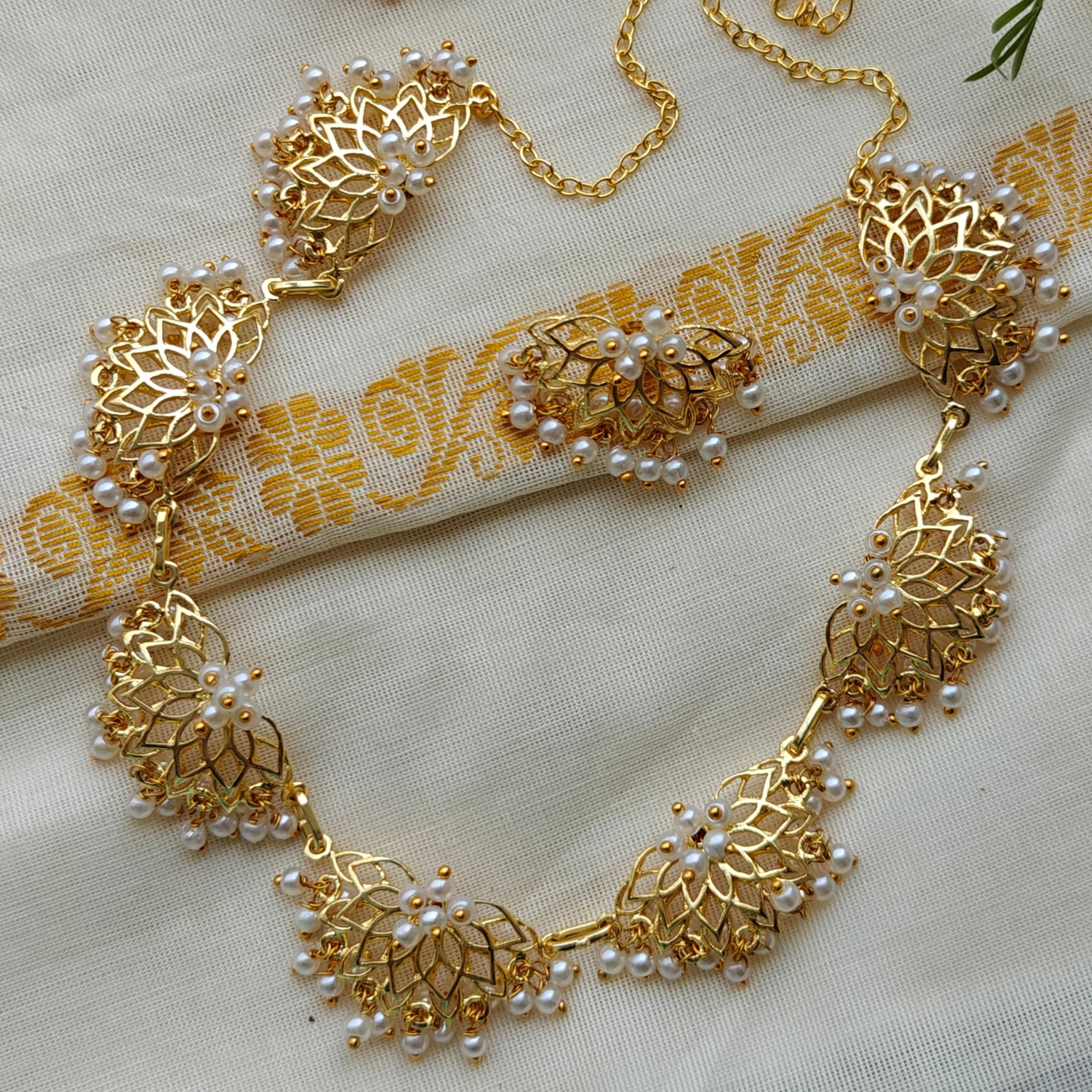 Lotus blooms and cluster pearls necklace set