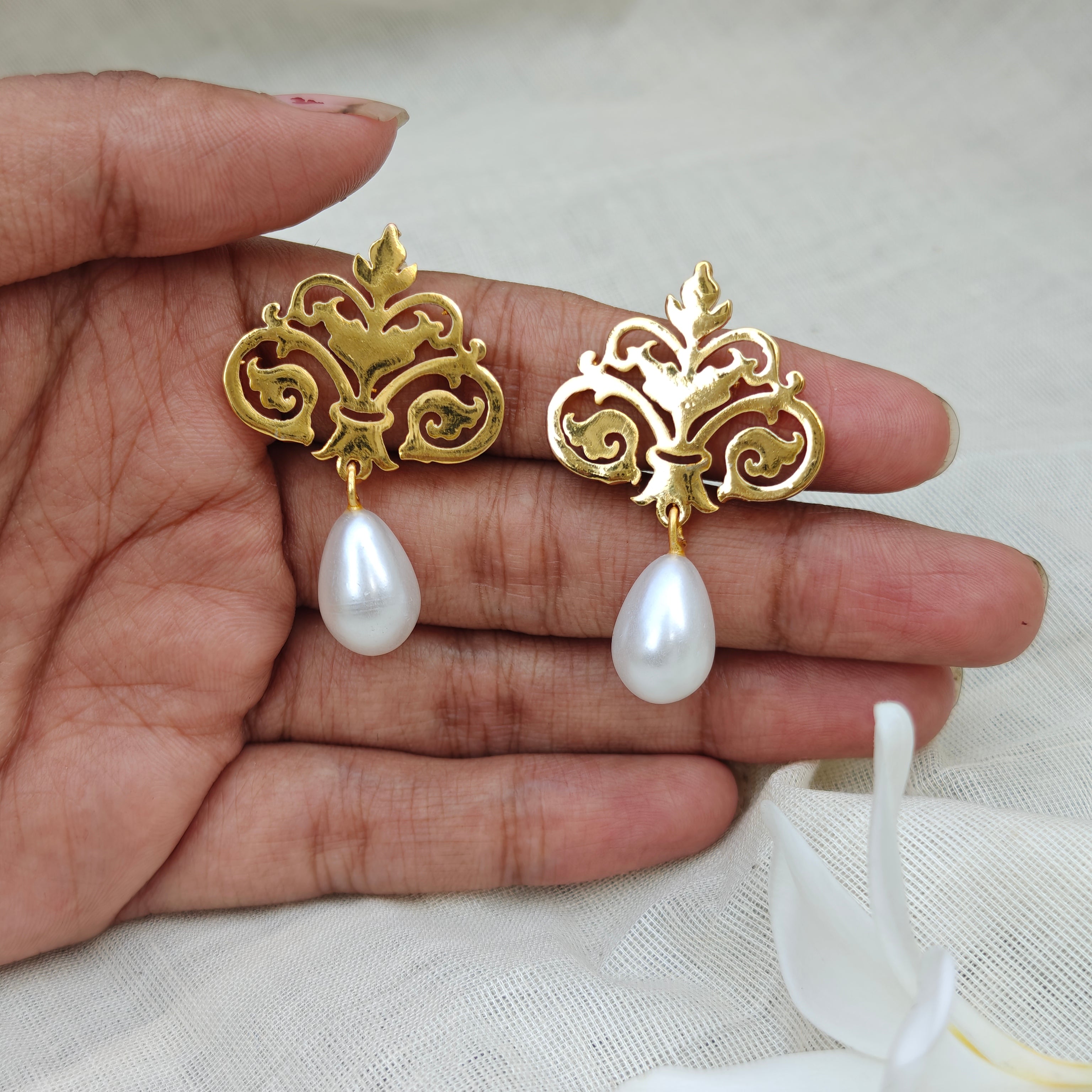Vintage Fleur Pearl Drop Earrings
