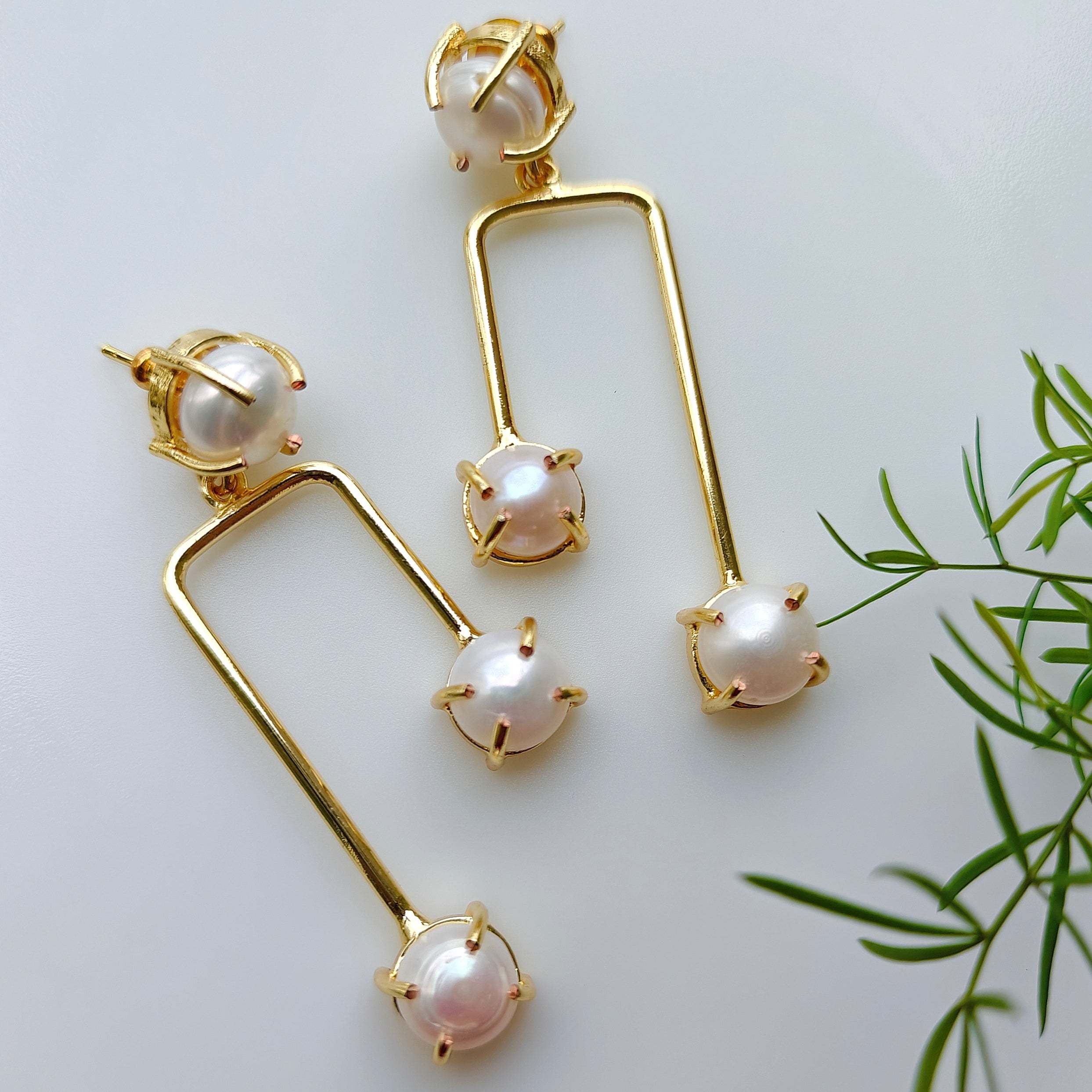 Pearl Swing Melody Earrings