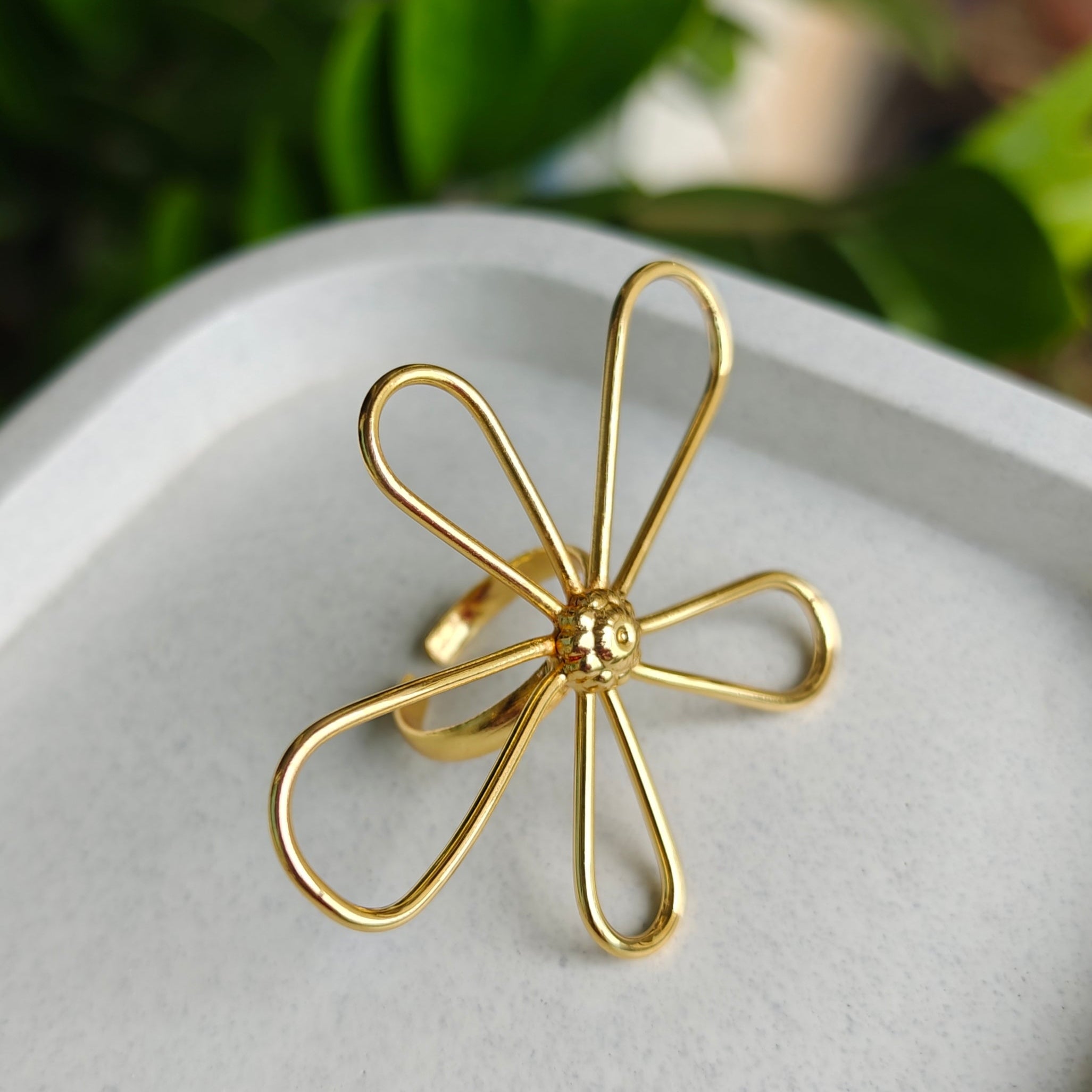 Golden Daisy Statement Ring