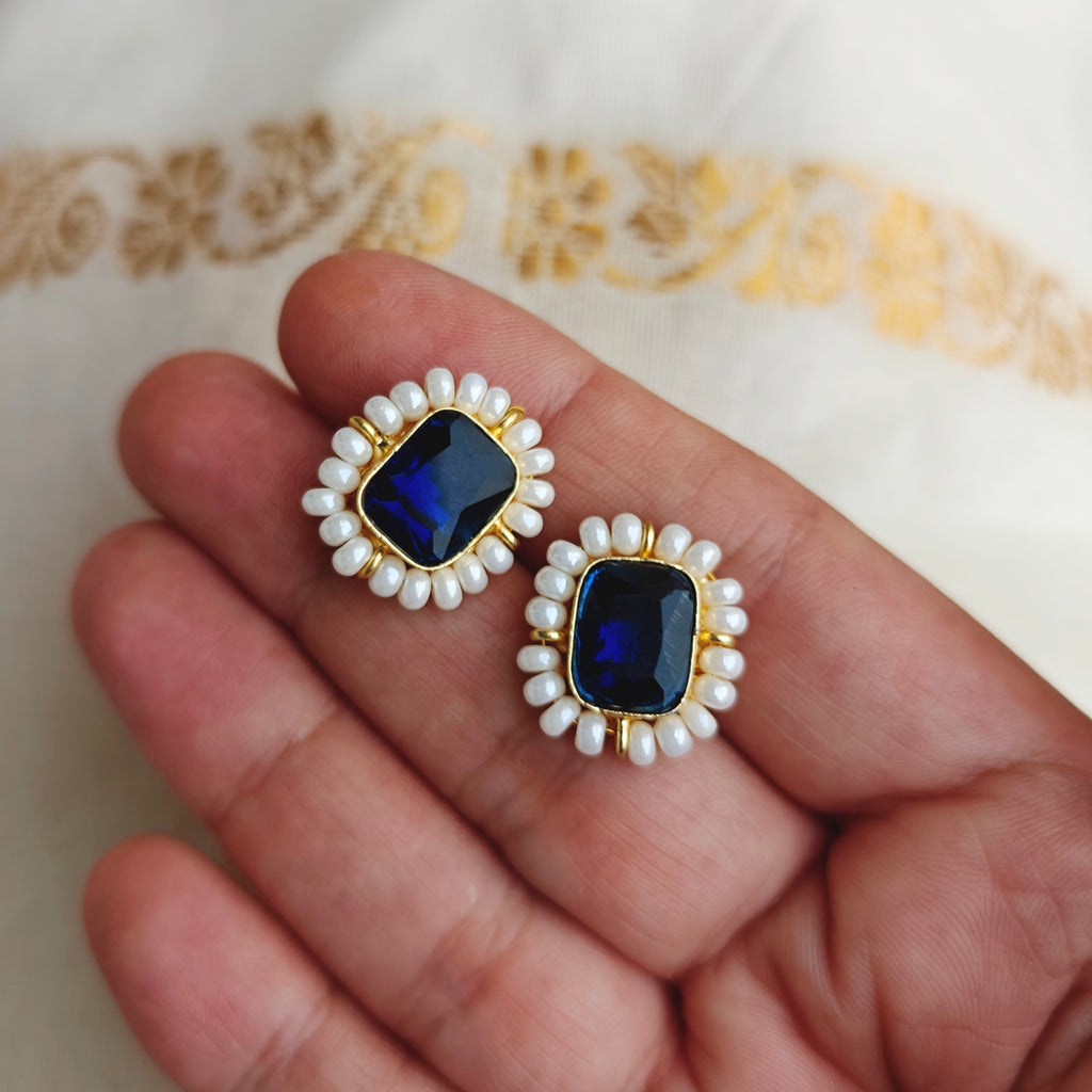 🟦 Blue Pearl Halo studs