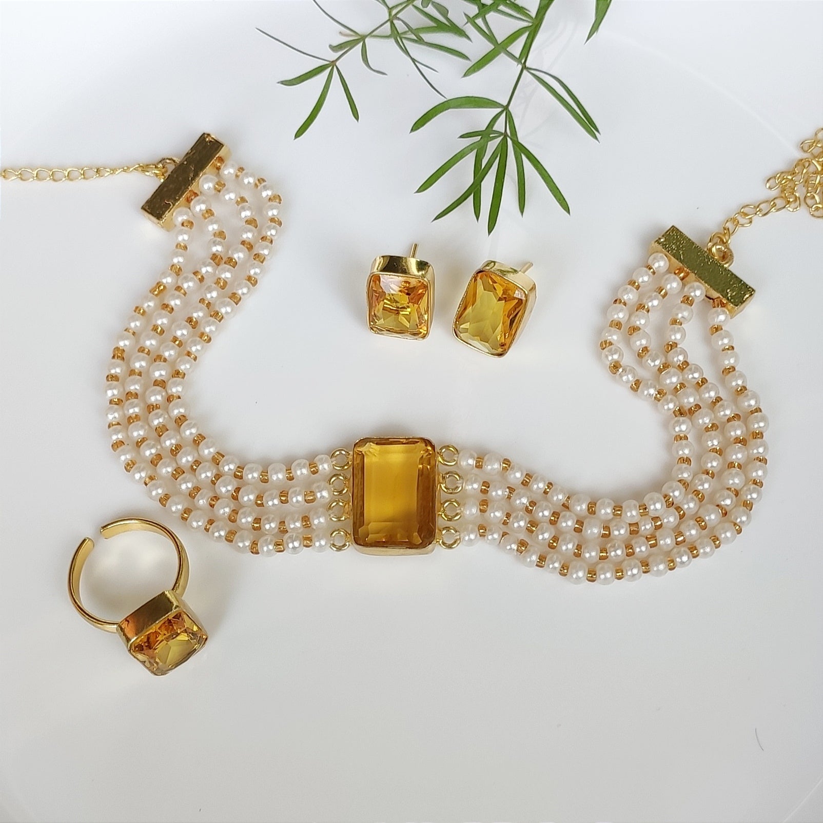 Minimal layered pearls choker set - yellow