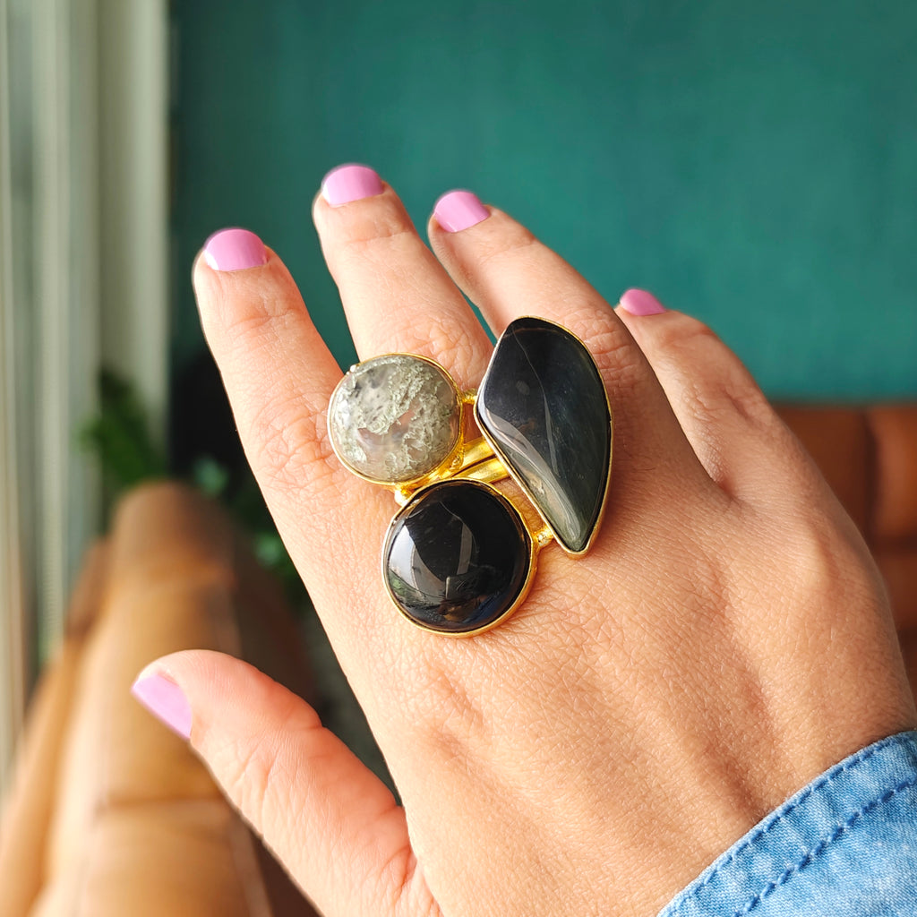 Large cab stones trio finger ring - black