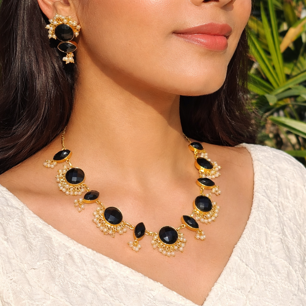 Black Blushing Petals Pearl Necklace set