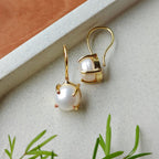 Freshwater pearl hooks in crown setting