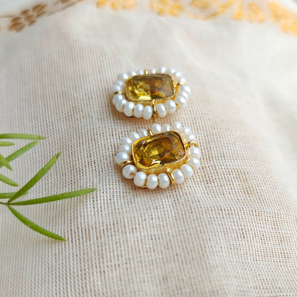 🟨 Yellow Pearl Halo studs