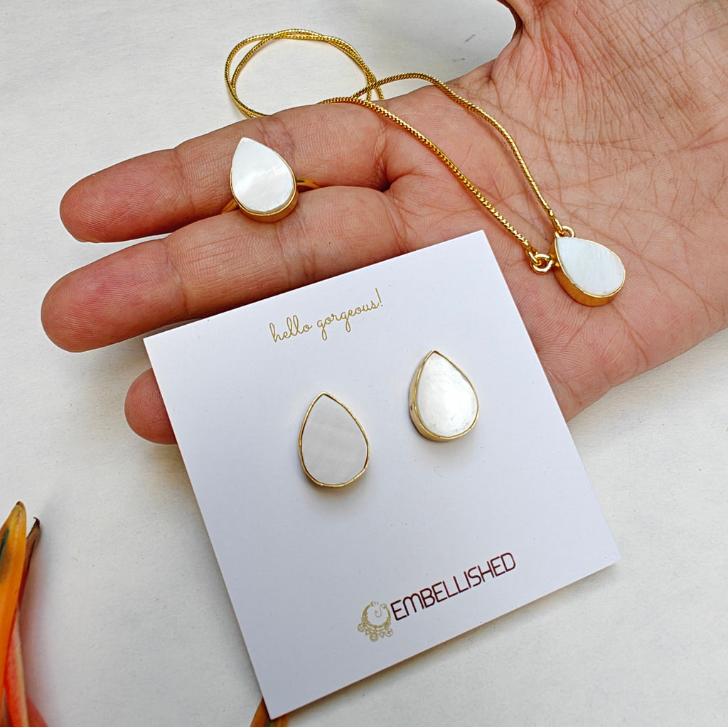 Luna Mother of Pearl Pendant Set