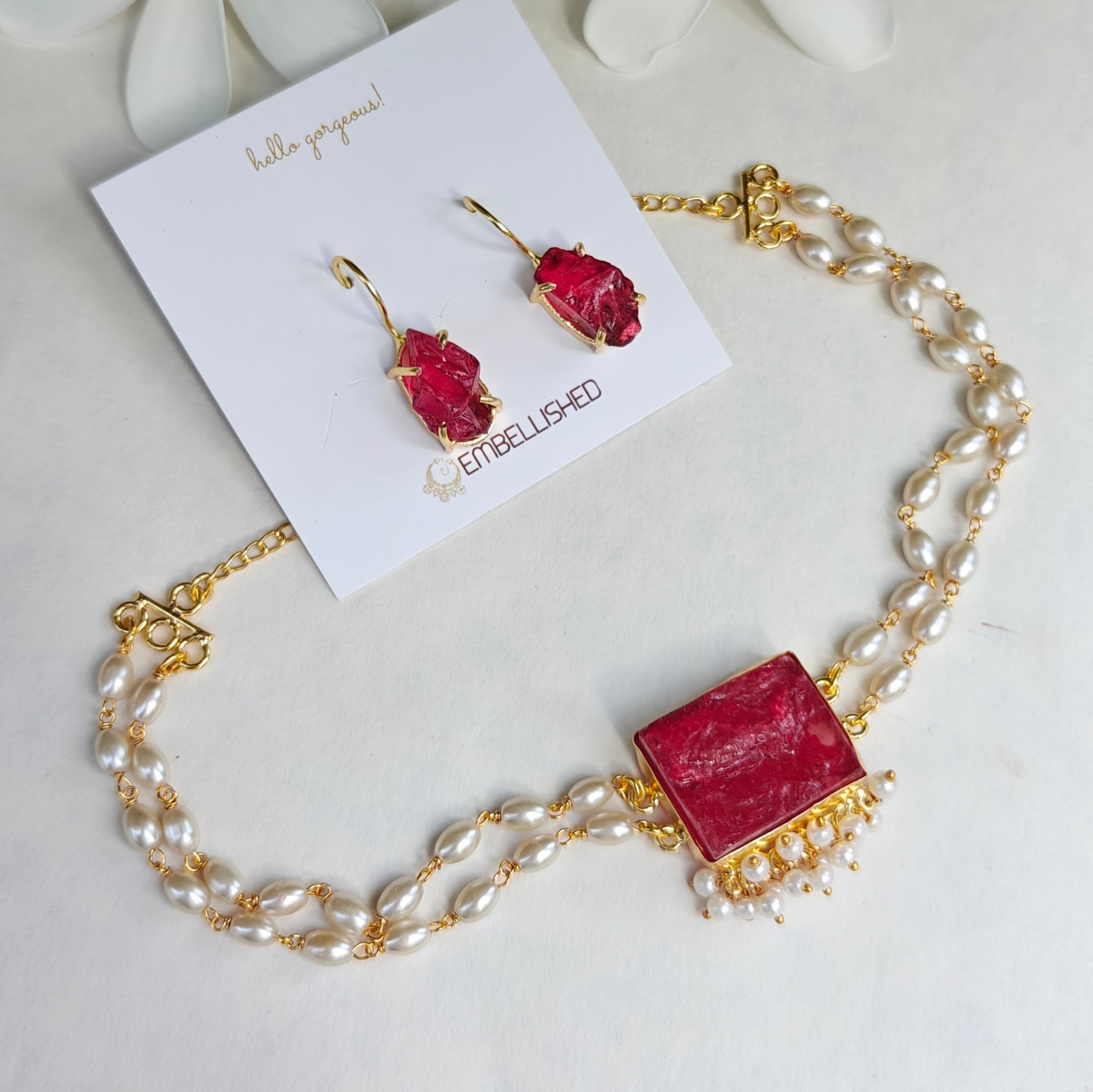 Stone Centerpiece Pearls Choker set