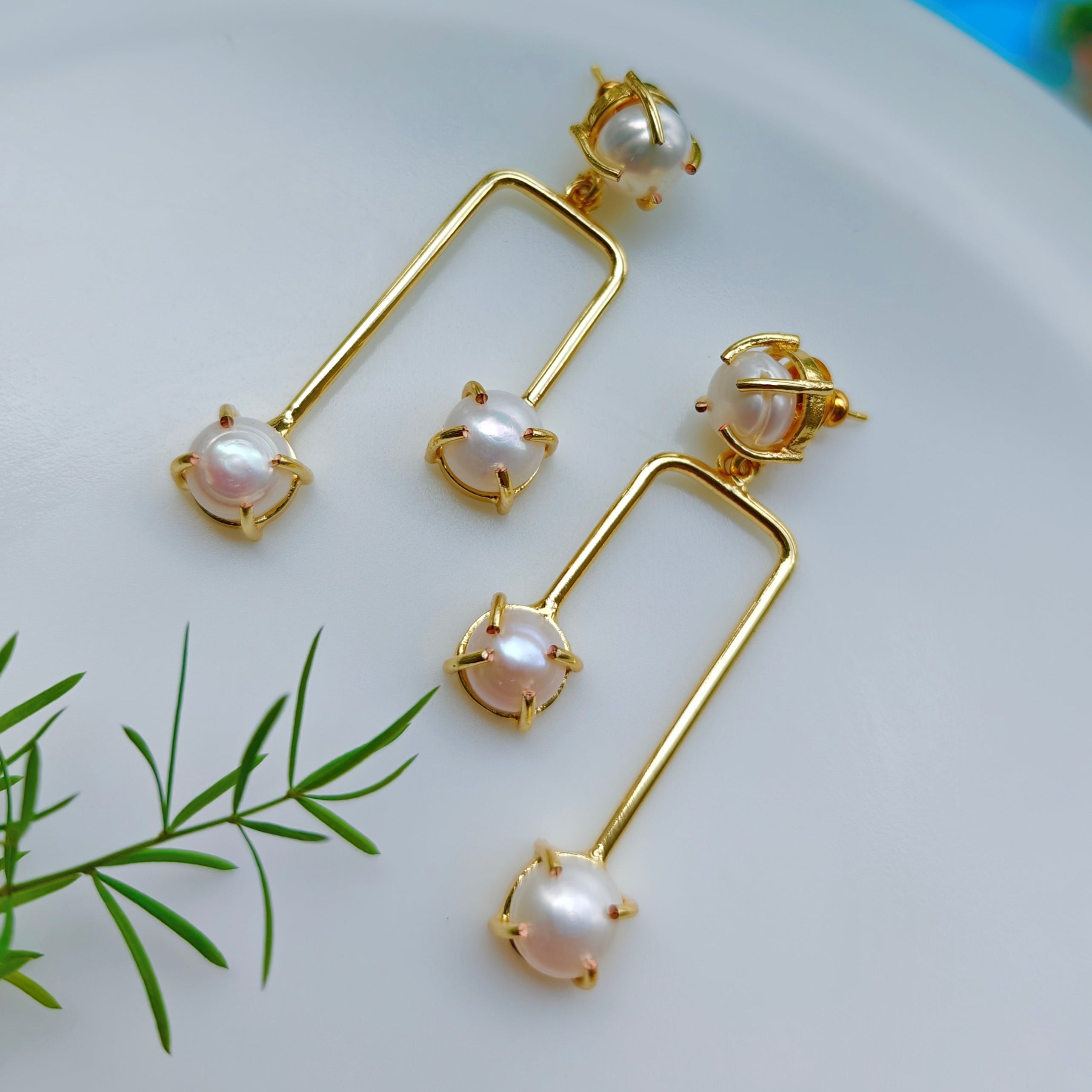 Pearl Swing Melody Earrings