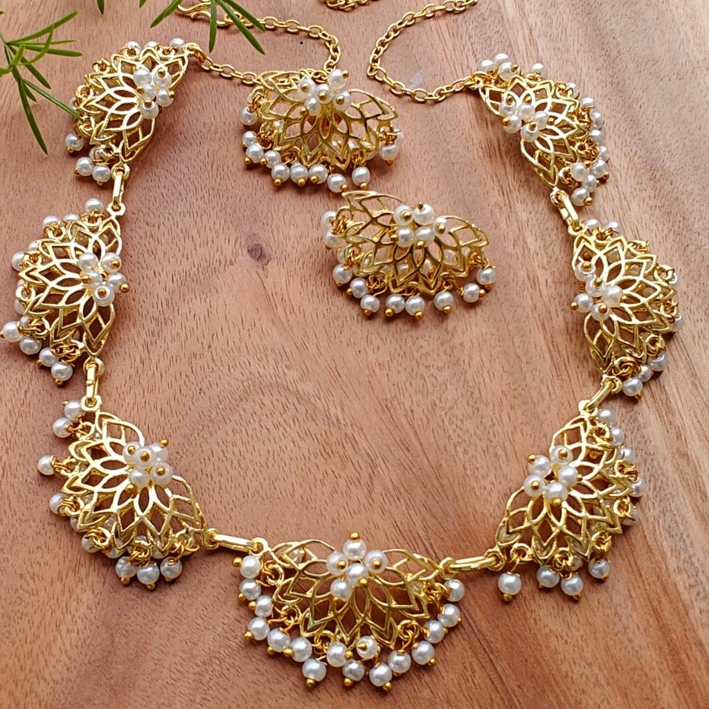 Lotus blooms and cluster pearls necklace set