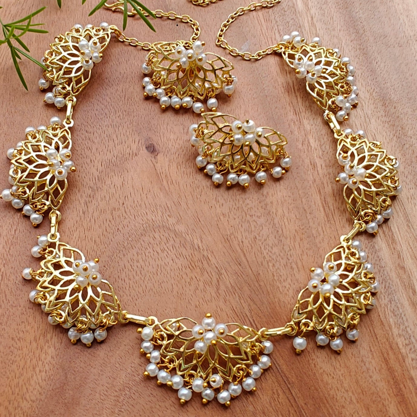 Lotus blooms and cluster pearls necklace set