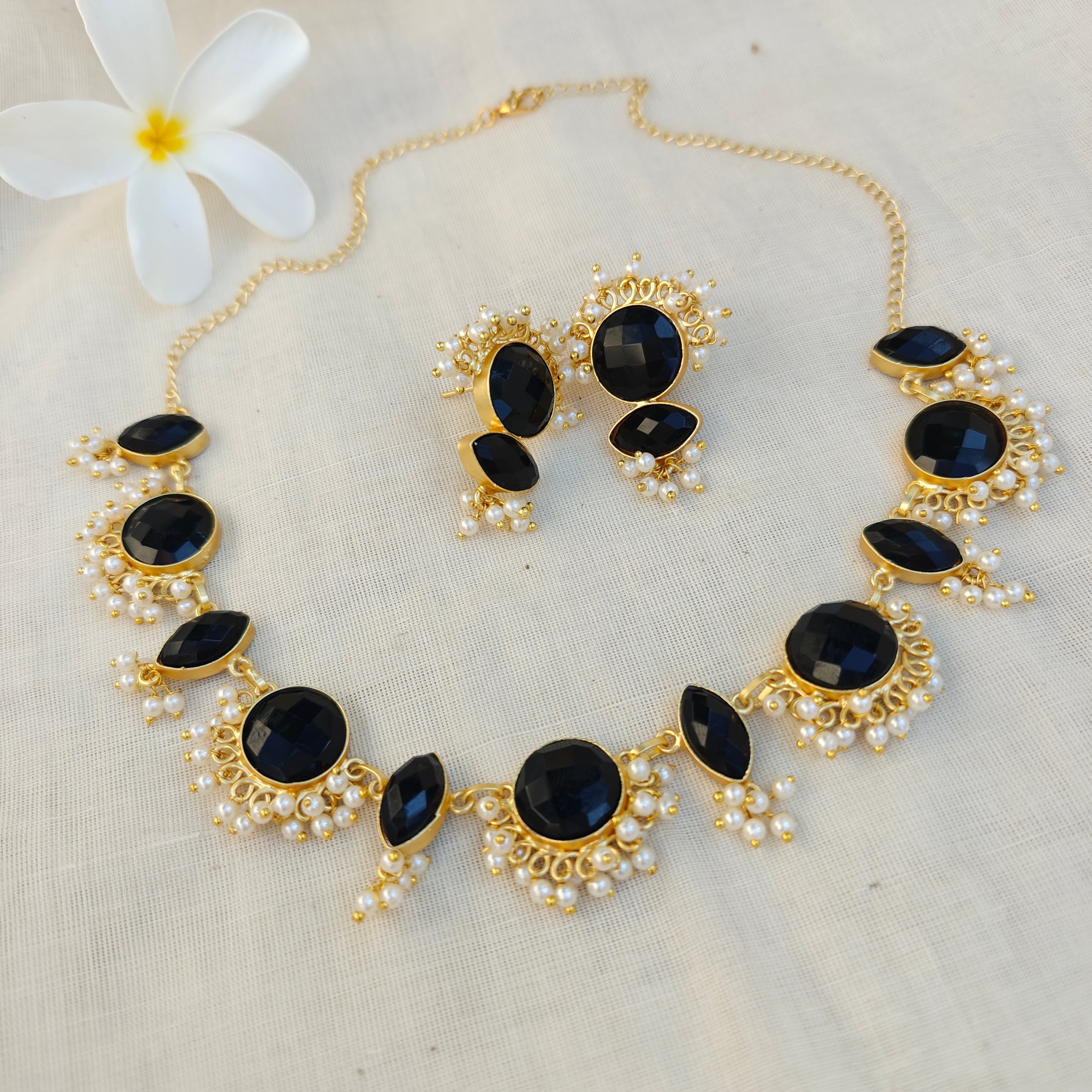 Black Blushing Petals Pearl Necklace set