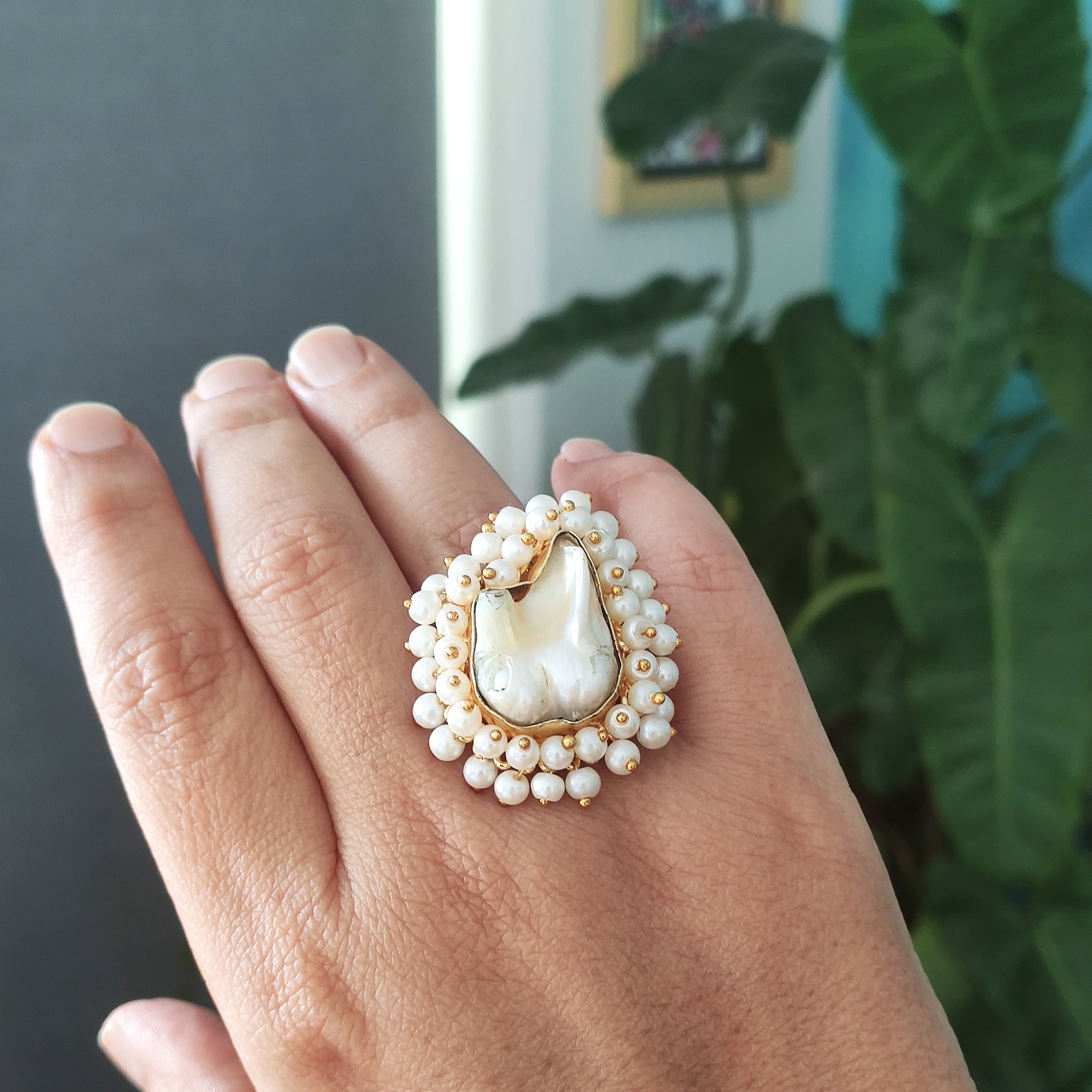Baroque pearl and cluster pearls finger ring