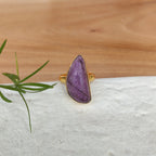 Purple wedge finger ring