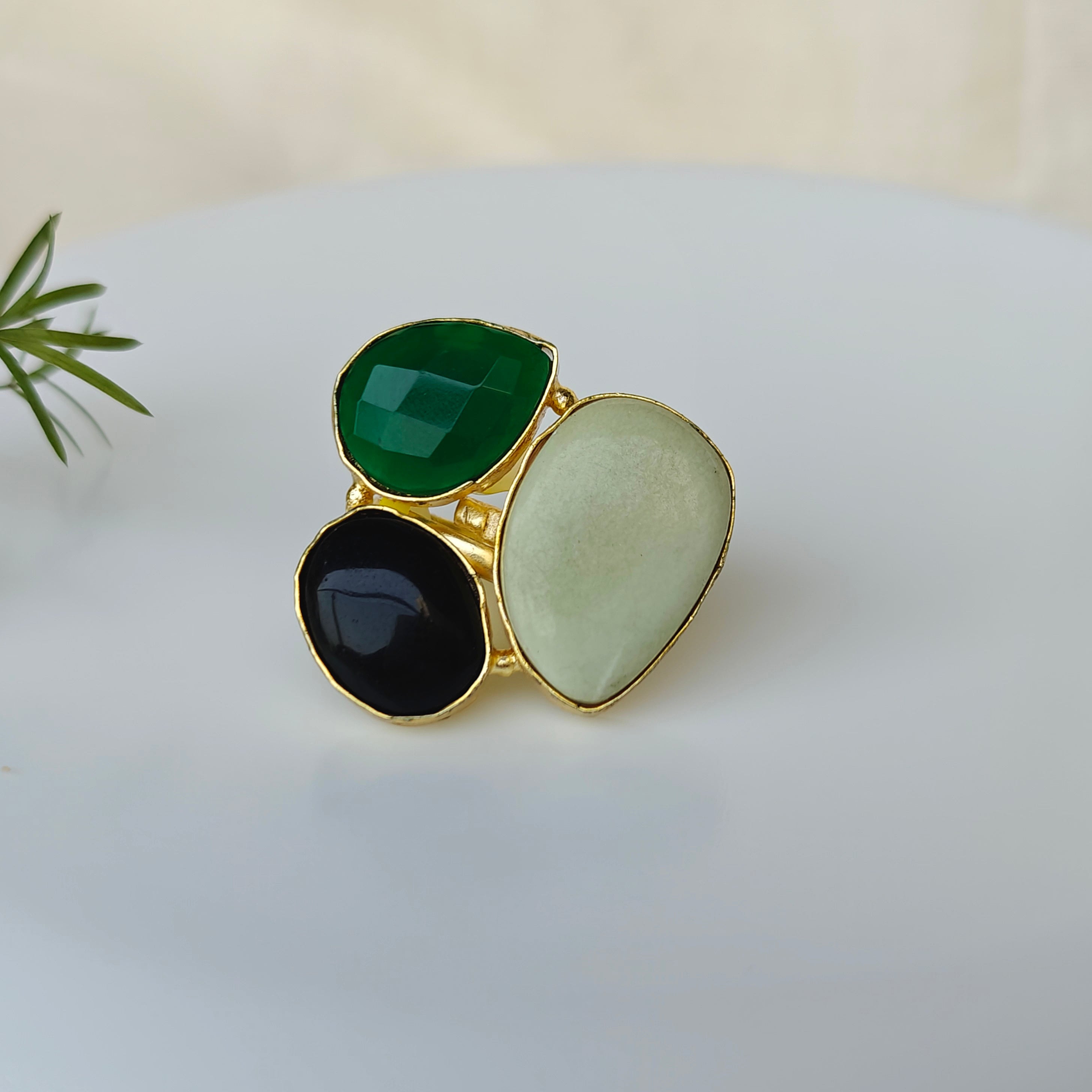 Stones Medley Trio finger ring