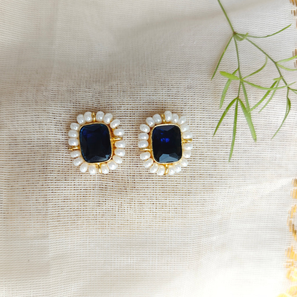 🟦 Blue Pearl Halo studs