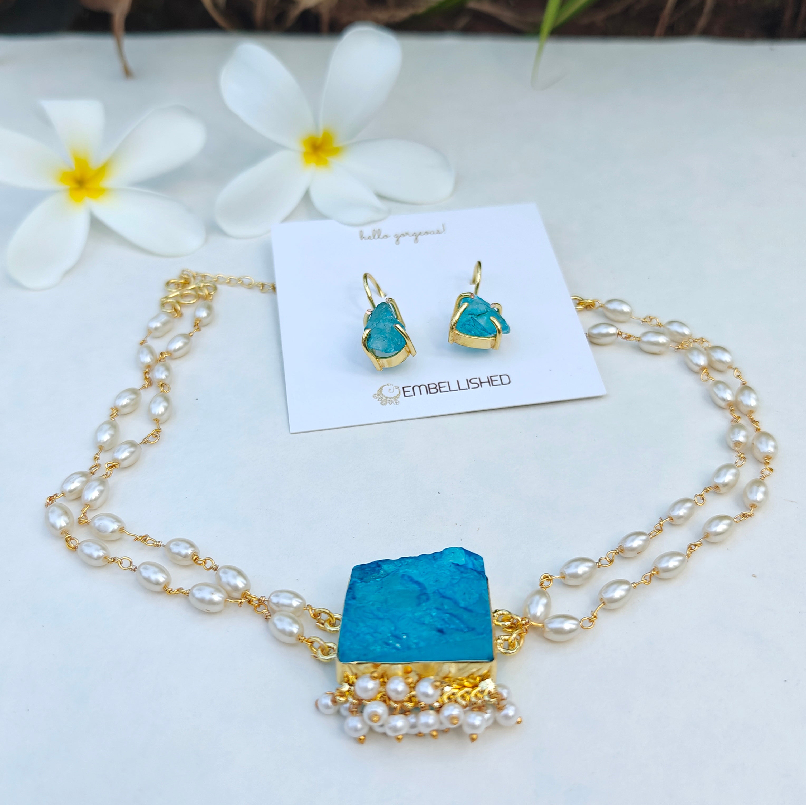 Stone Centerpiece Pearls Choker set