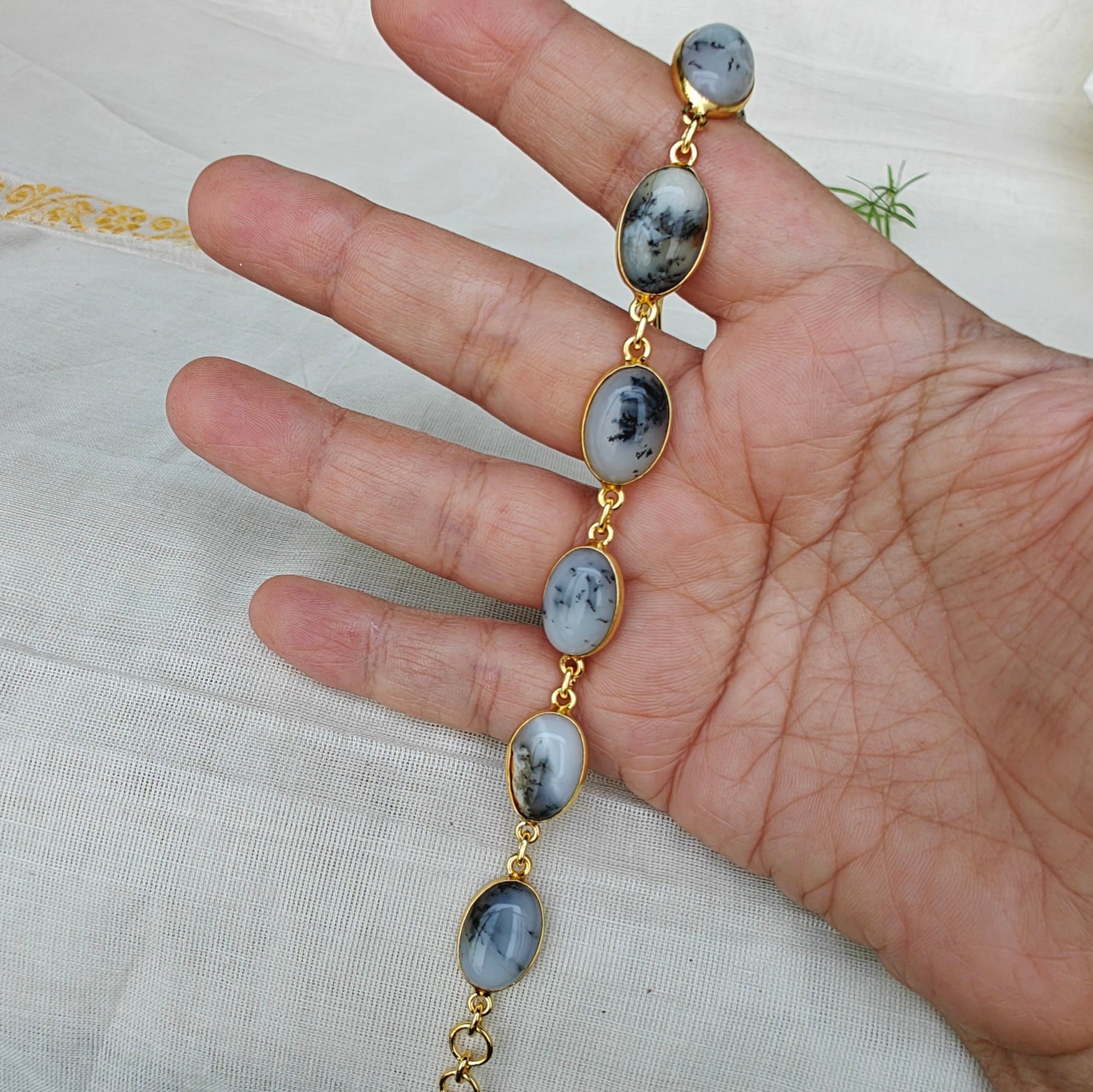Natural stones slim bracelet