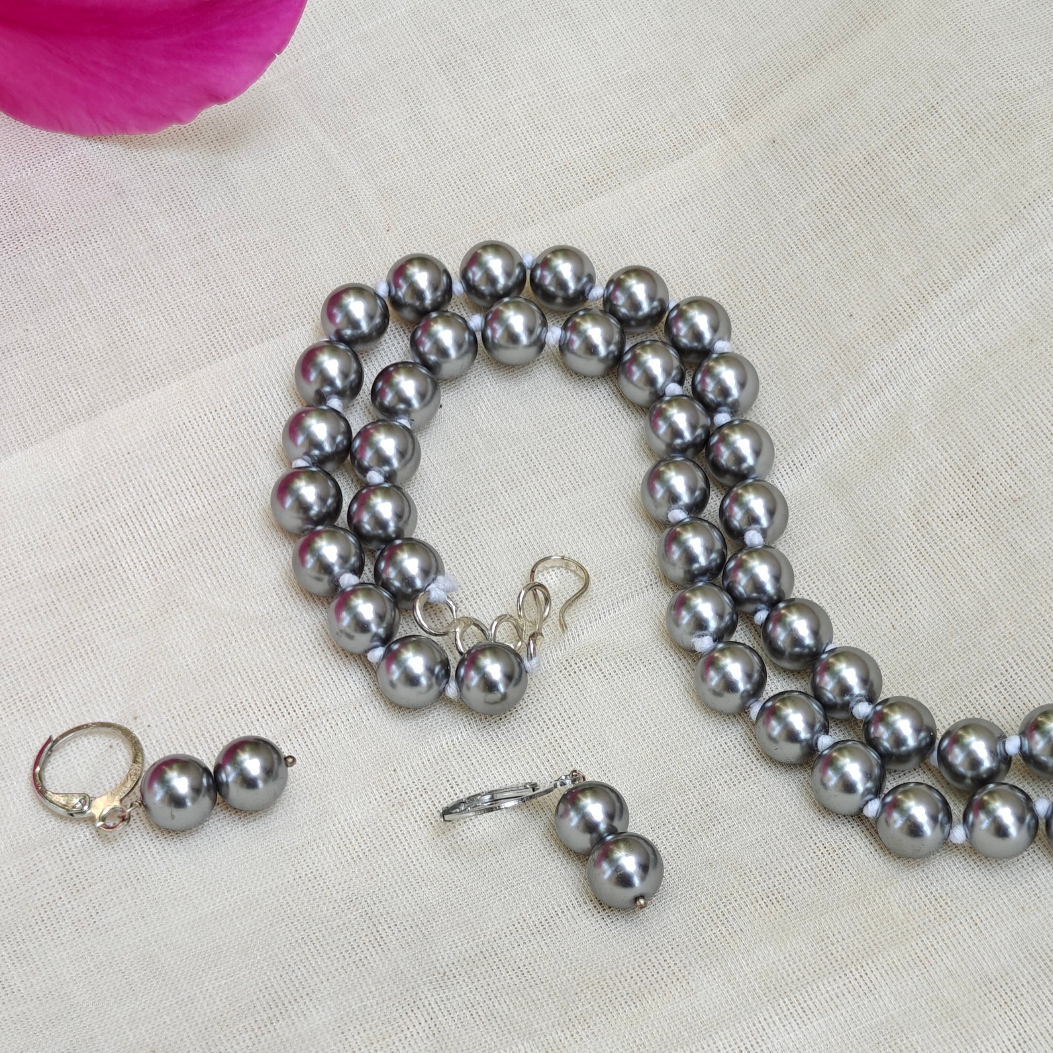 Timeless classic pearl necklace set - grey