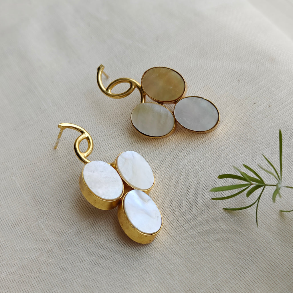 Mother of Pearls grape bunch earrings