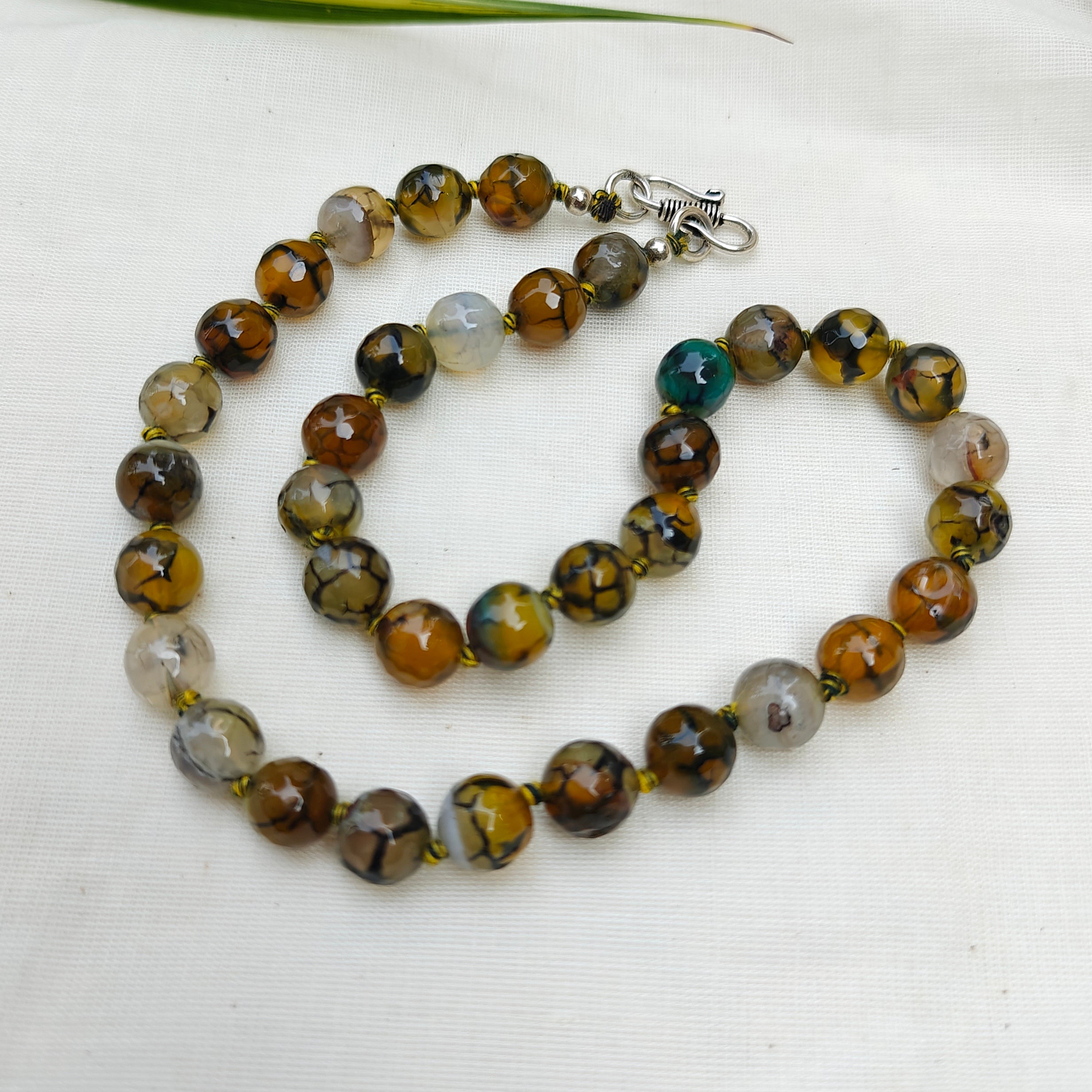 Agate beads short necklace