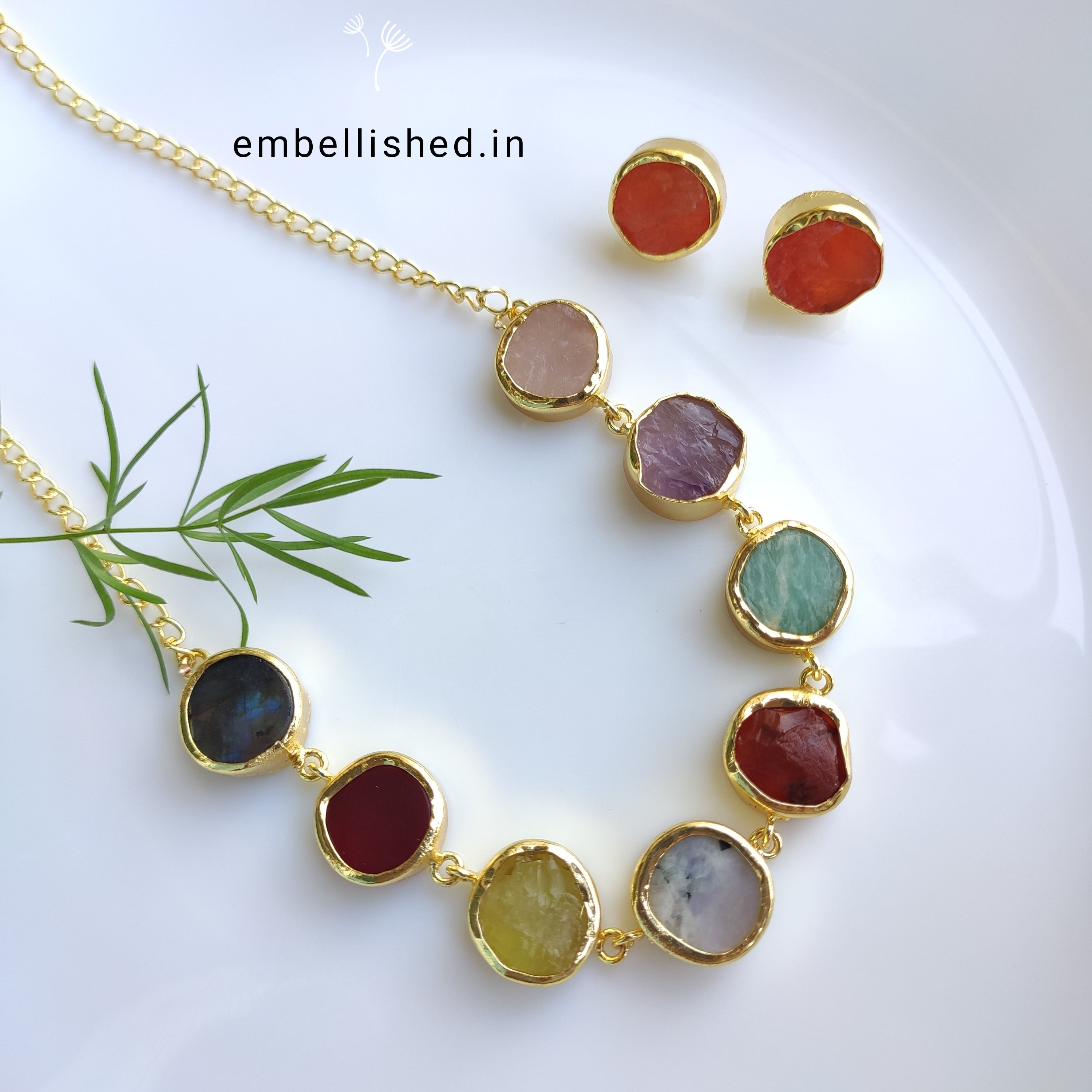 Multi quartz buttons choker with studs