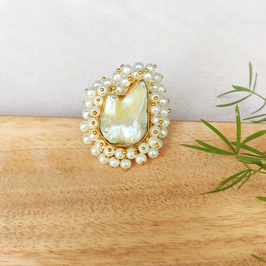 Baroque pearl and cluster pearls finger ring