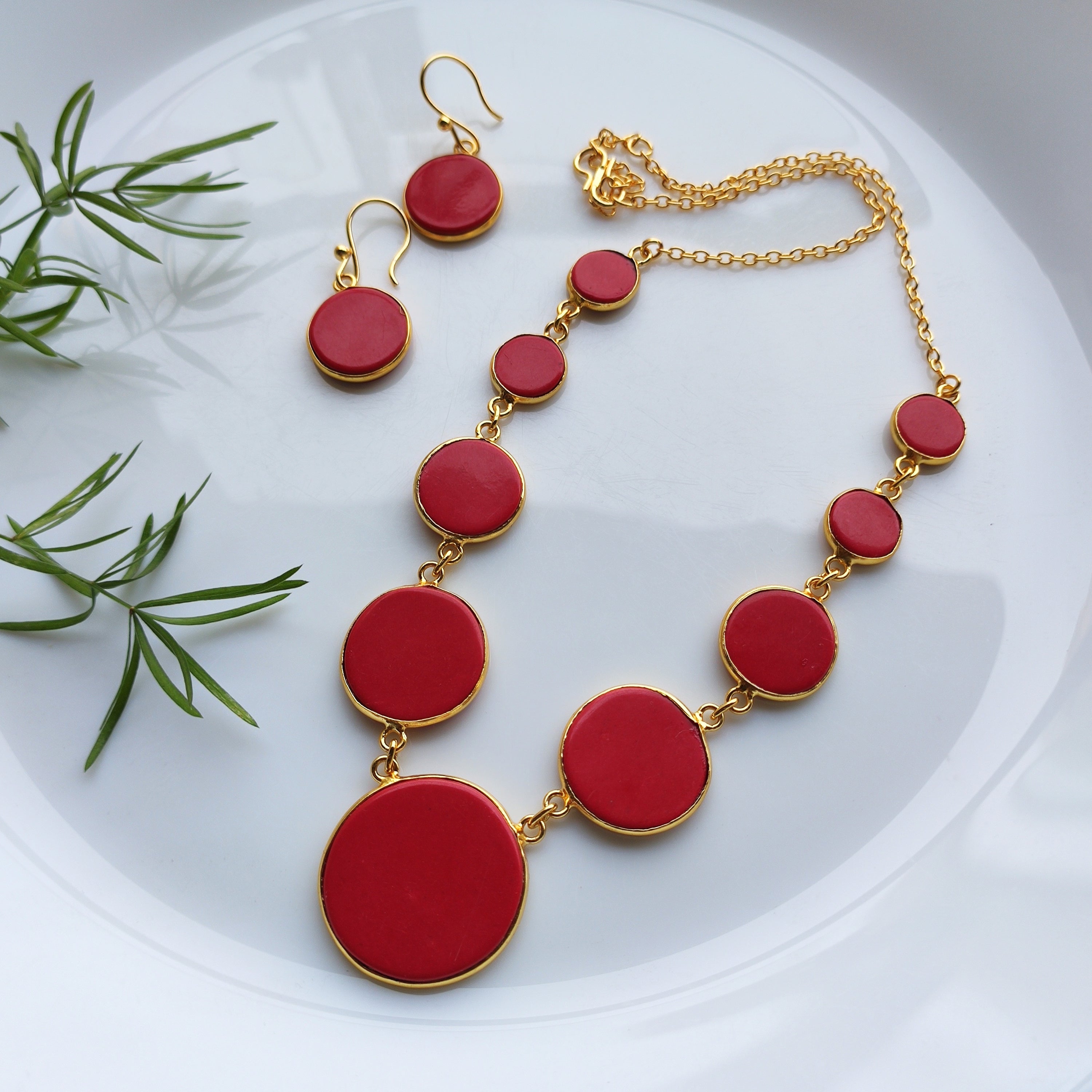 Scarlet orbit necklace set