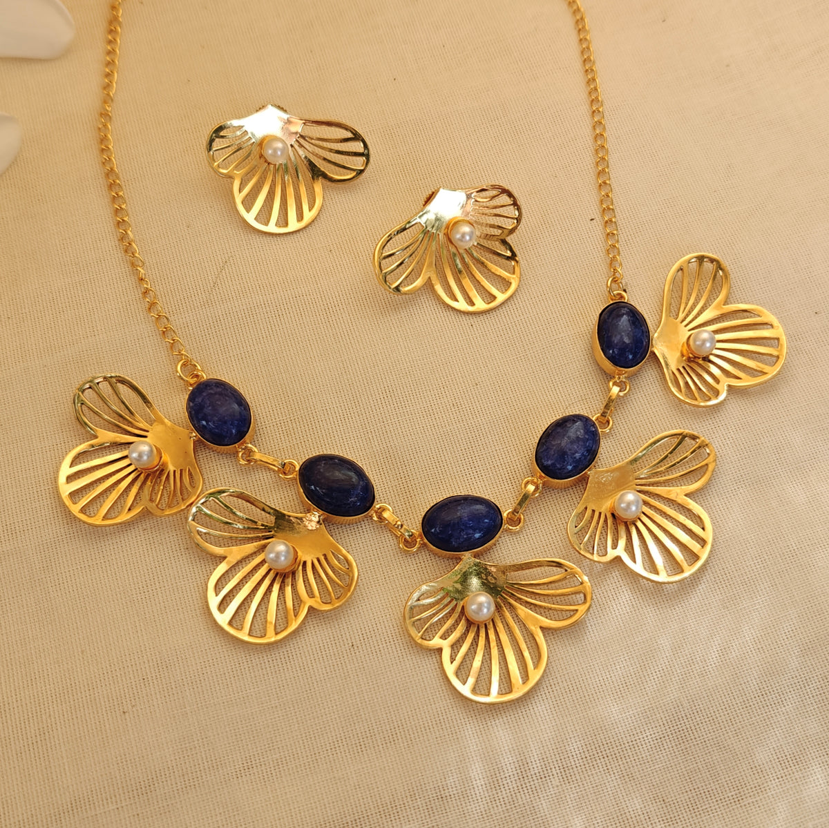 Vibrant Stones and Filigree Blooms necklace set