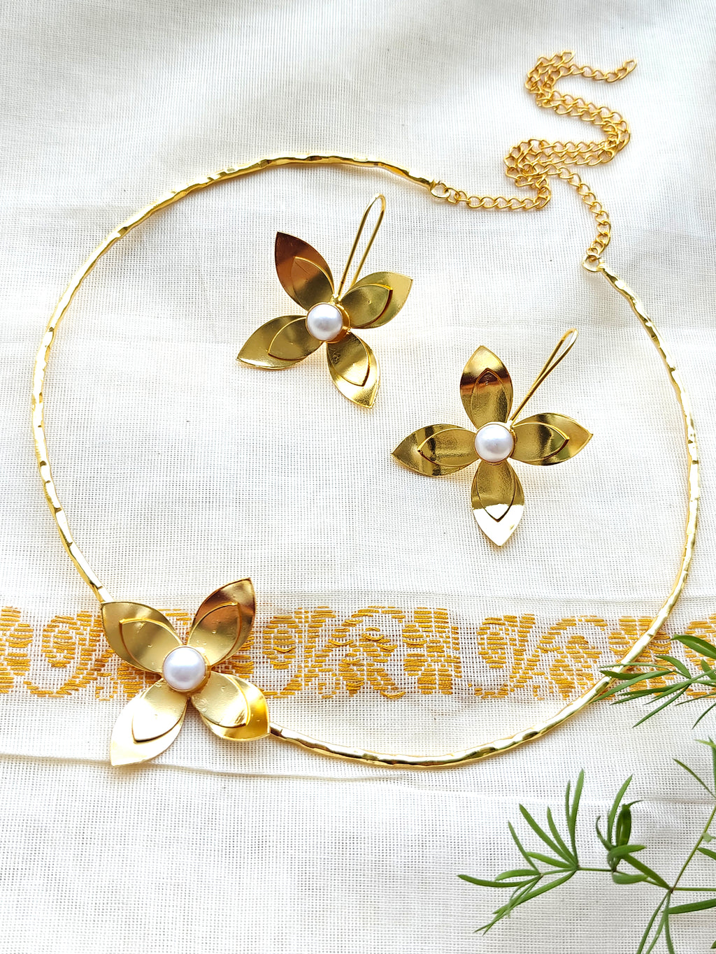 Blooming Aura Pearl Floral Hasli set