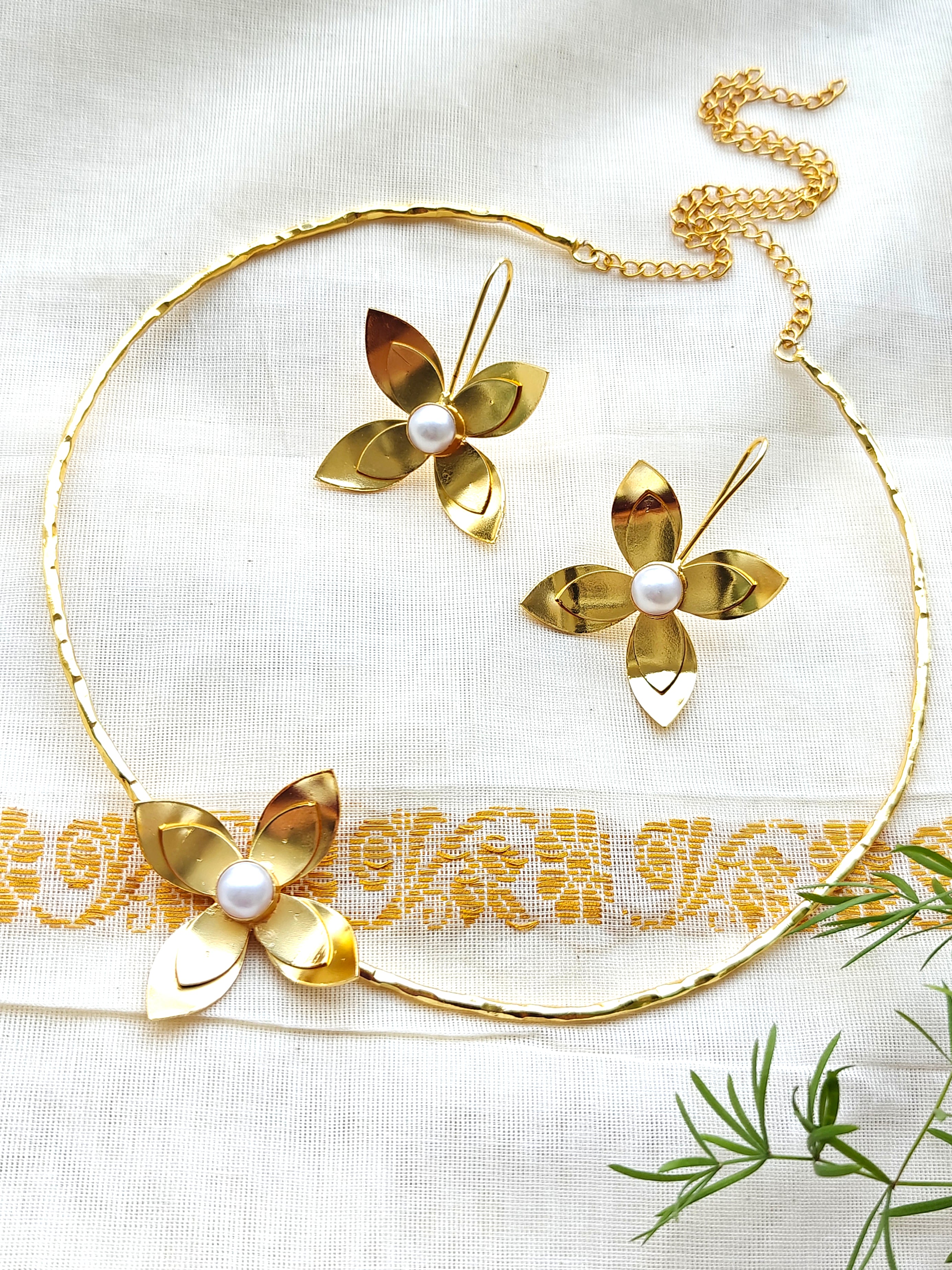 Blooming Aura Pearl Floral Hasli set