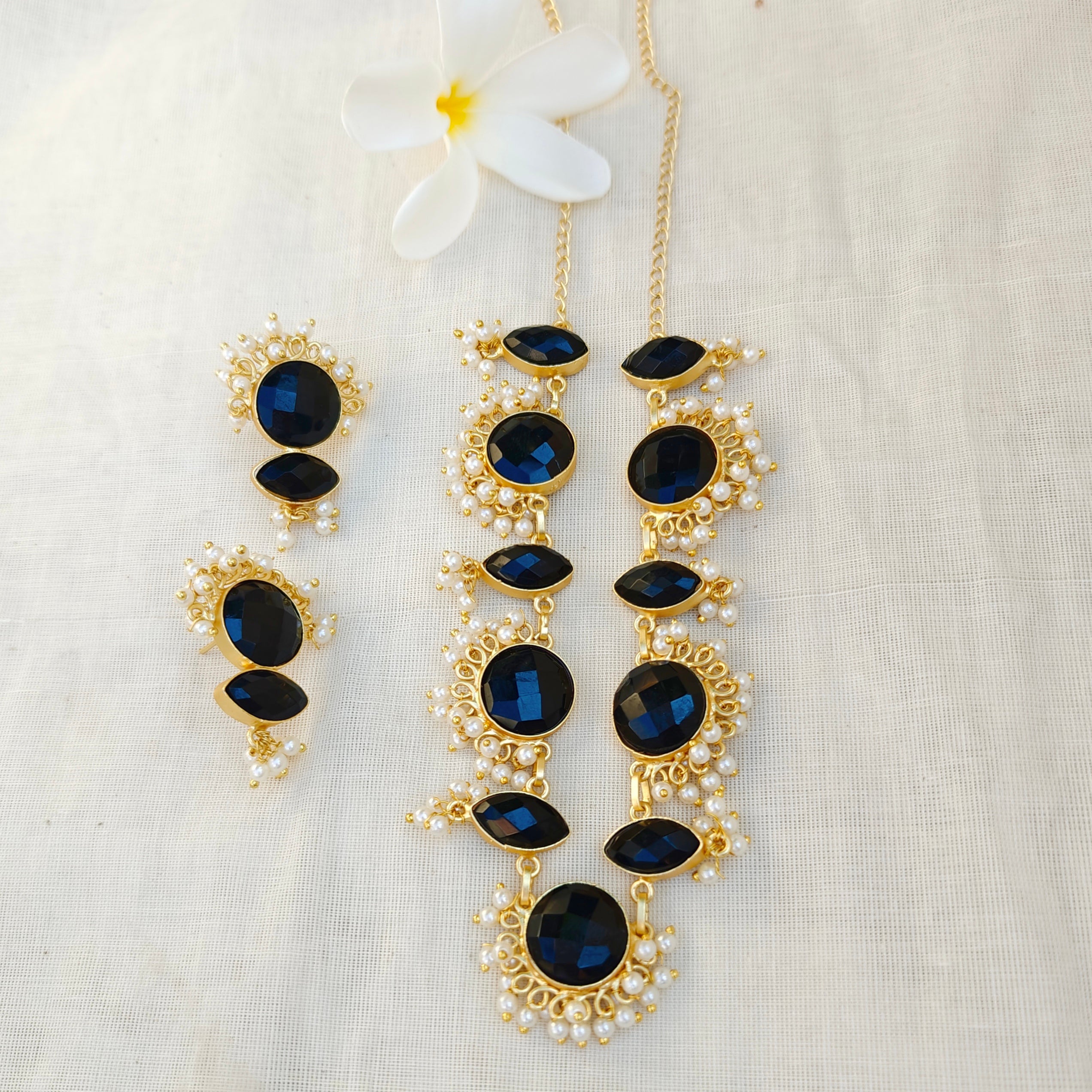 Black Blushing Petals Pearl Necklace set