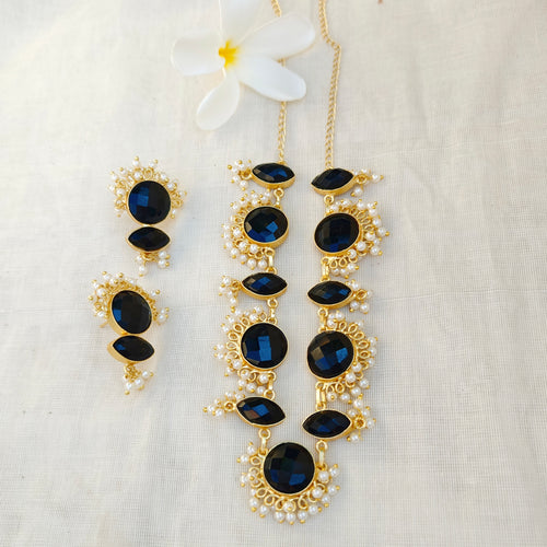 Black Blushing Petals Pearl Necklace set