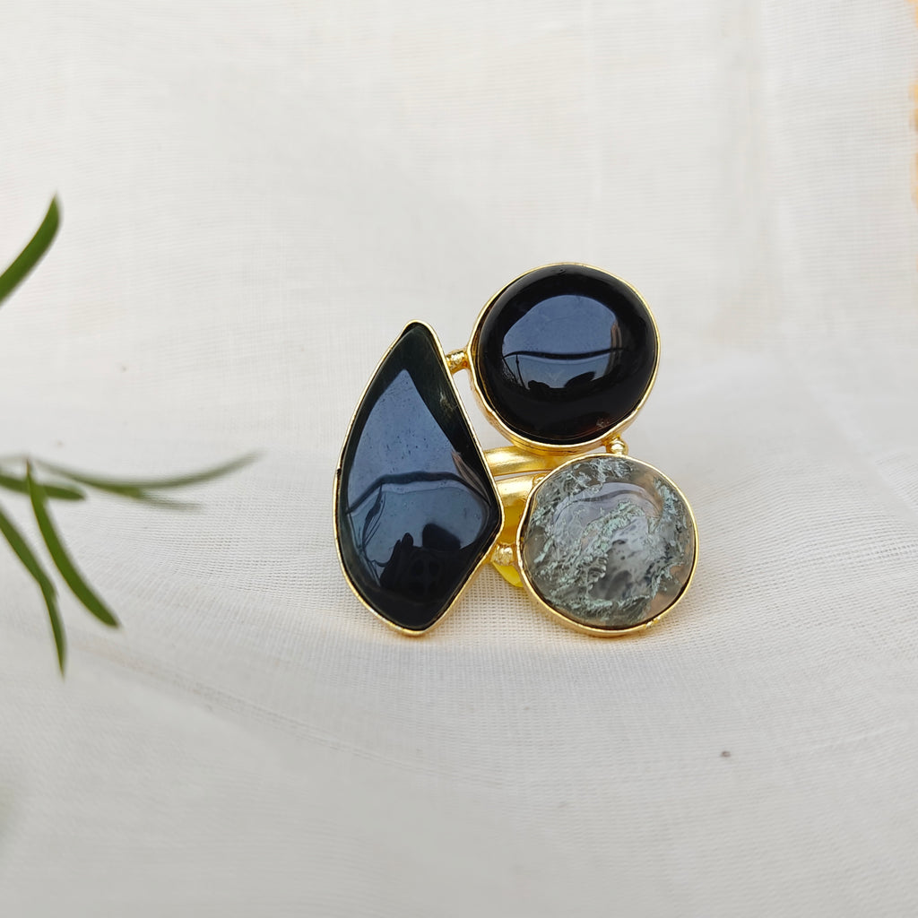 Large cab stones trio finger ring - black