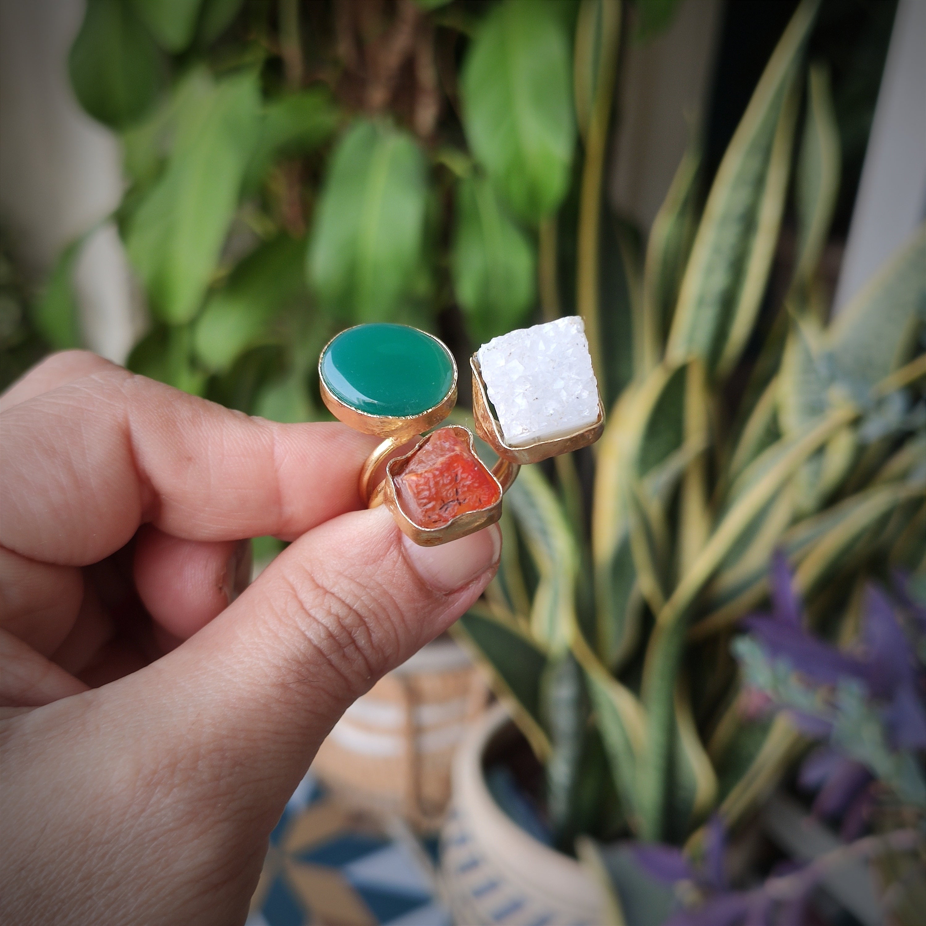 Mixed stones trio open finger ring