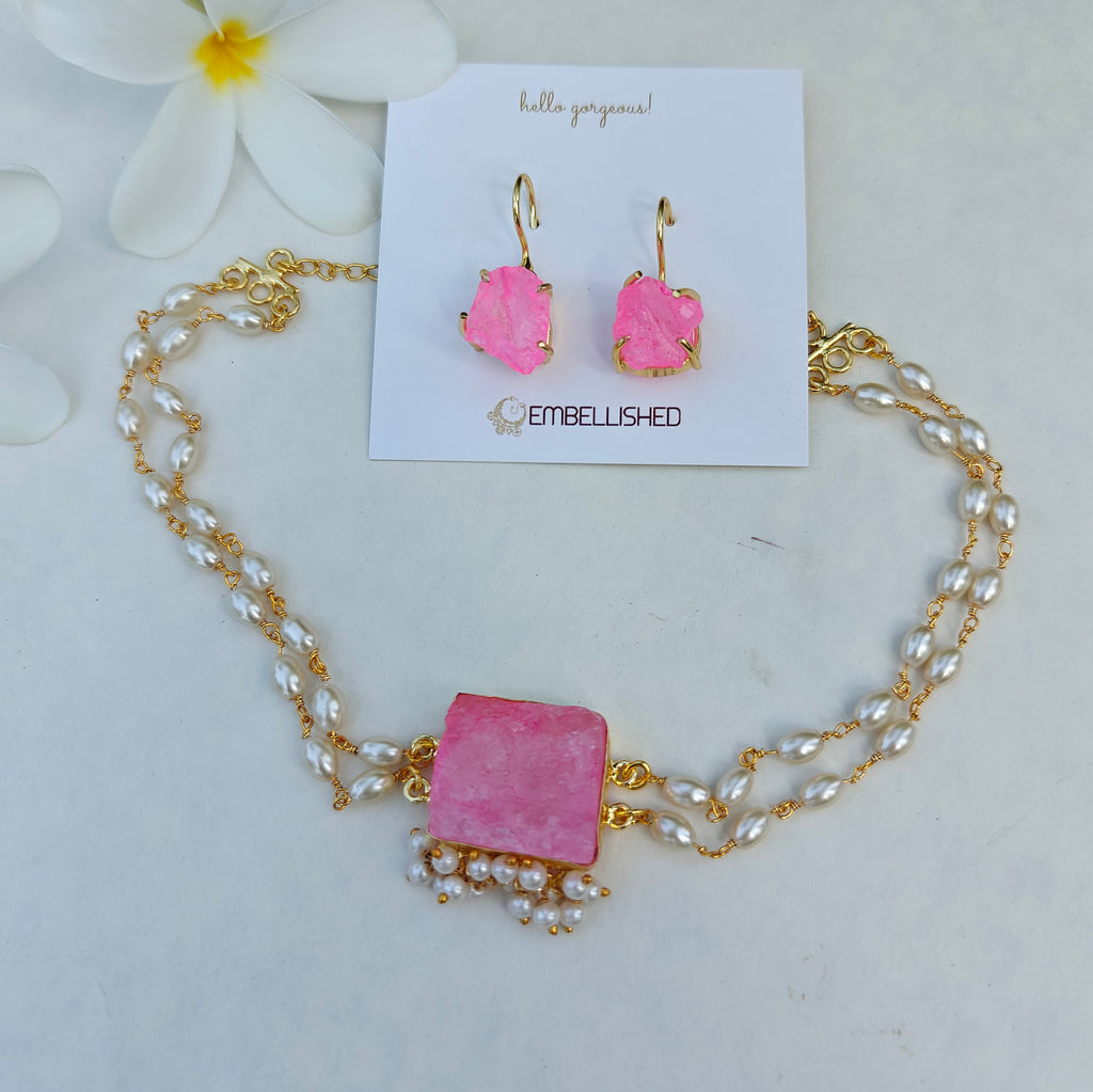 Stone Centerpiece Pearls Choker set