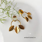 Round leafy studs - yellow